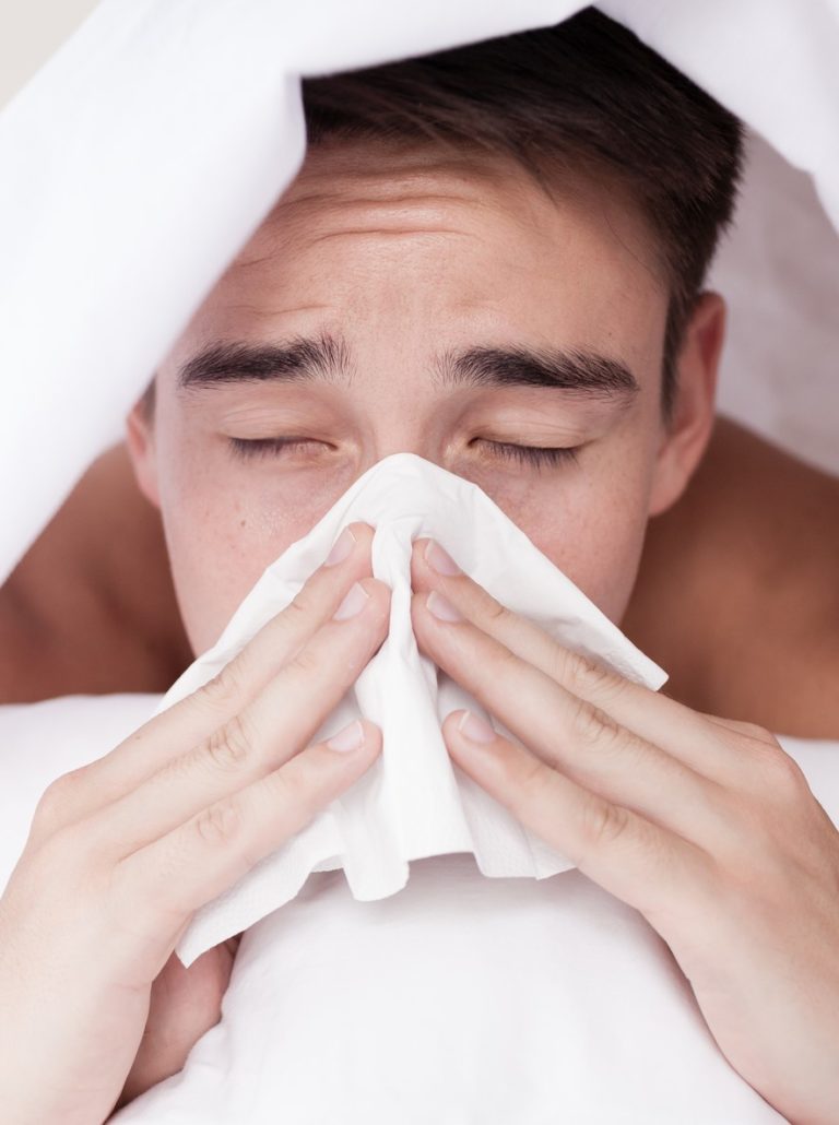 Kako »odmašiti« nos med spomladanskimi prehladi