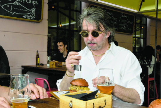 IZ TISKANE IZDAJE: Balkanci slovenskim zvezdam kradejo posel