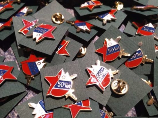 NEZASLIŠANO! Lipičeva Zveza veteranov vojne za Slovenijo simbol Slovenske vojske skruni z rdečo zvezdo