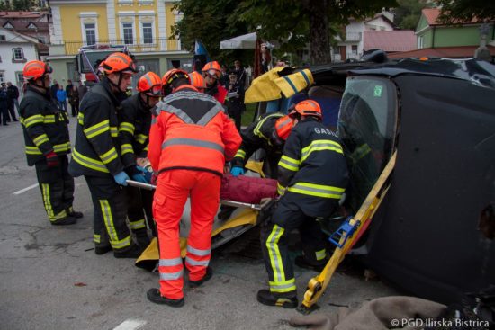 Črn petkov popoldan na slovenskih cestah: ena oseba umrla, trije poškodovani
