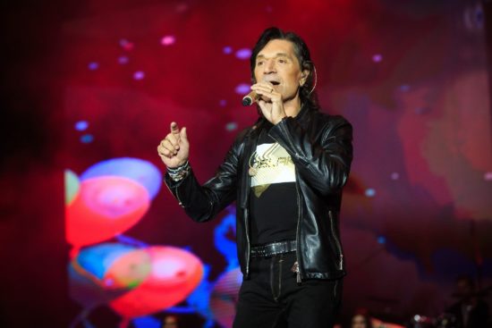 Dramatična nesreča priljubljenega pevca: Brez čelade ne bi preživel