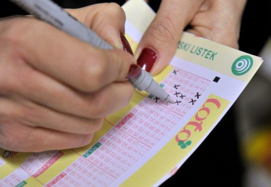 NEIMENOVANI DRŽAVLJAN NA LOTERIJI V TEDNU DNI 2X V POLNO V ponedeljek  643.00 evrov, v soboto skoraj milijon