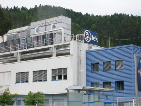 IZ TISKANE IZDAJE: Velika in bogata podjetja brez težav prek birokratskih ovir