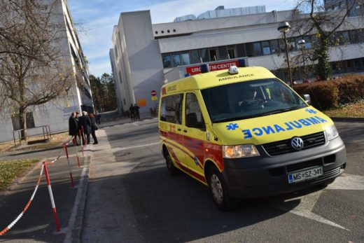 Medtem ko je delal, je nanj priletela dvetonska konstrukcija