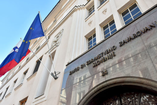 ZZZS se utaplja v dobičkih, pacienti pa doplačujejo zdravila za zdravljenje raka