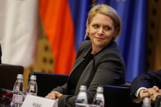 TIK PRED DVANAJSTO: Anja Kopač Mrak najela za 49 minimalcev svetovanj