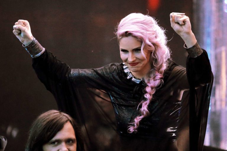 RAZKRITI SO POSNETKI, KI JIH IZ LIZBONE NALAGA LEA SIRK Moramo stati skupaj, tako kot stojimo, kadar gre za šport