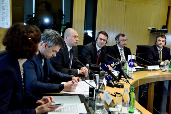 ŠKANDALOZNO! S popustom v roke izterjevalcev: uprava državne NLB uničuje slovenske družine