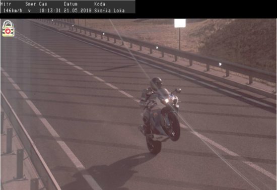 PREPOZNATE TEGA MOTORISTA IZ PREDORA STEN? Takoj obvestite policijo