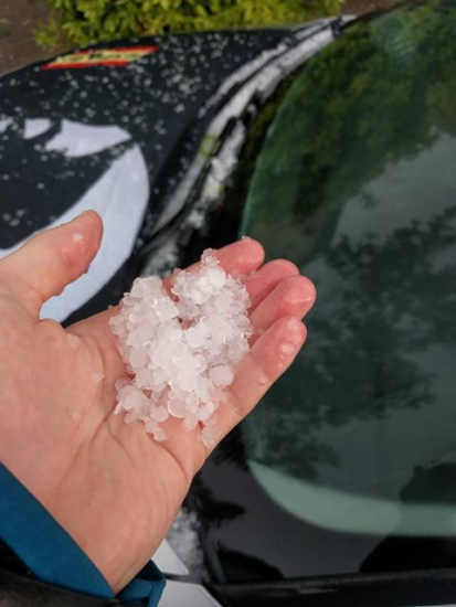 FOTO: TOČA KLESTI PO SLOVENIJI Za voznike velja opozorilo