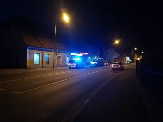 BRALEC SE JE ZNAŠEL SREDI KRVAVEGA NEDELJSKEGA VEČERA Sprlo se je več moških, potem je nekdo izvlekel nož