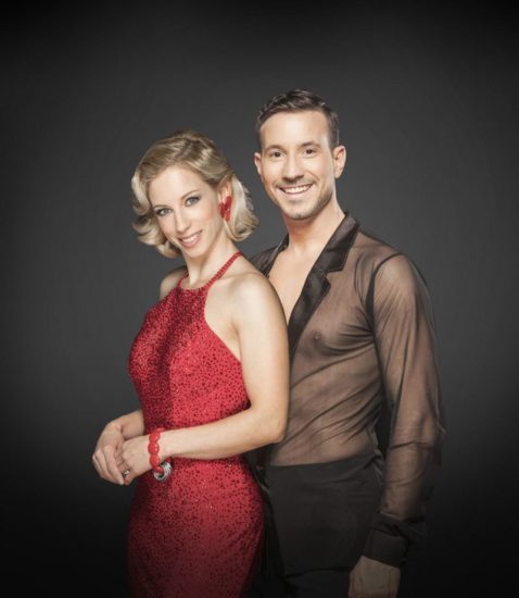 ZNANA ZMAGOVALCA ŠOVA ZVEZDE PLEŠEJO Je namesto plesa odločila življenjska zgodba?