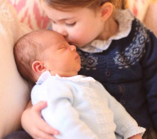 FOTO: Starši objavili fotografije dojenčka, ki ga je pričakoval ves svet