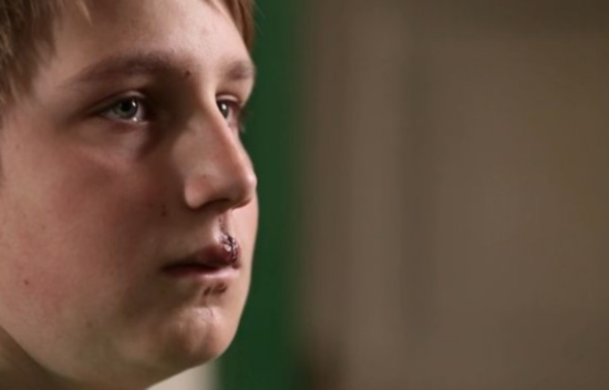 13-letni Klemen v solzah: “Le kaj sem zagrešil, da me je mami zapustila?!”