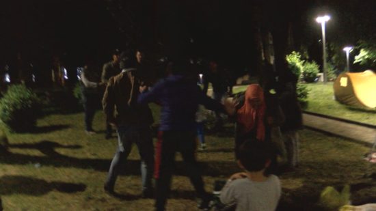 V napadu migranta jo je skupil slovenski novinar Luka