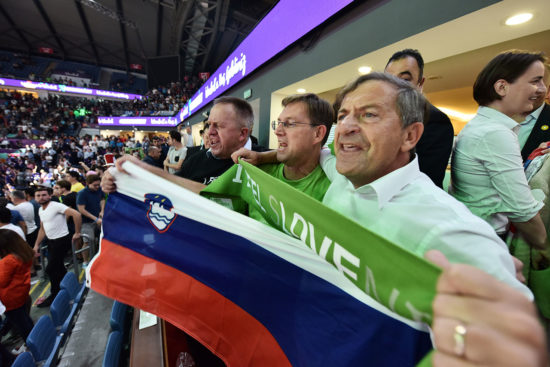 Oblastniki iz SMC vzeli vsak možen evro: Cerar, Počivalšek in Makovec Brenčičeva so imeli denar za Eurobasket na računu prej kot zlati košarkarji