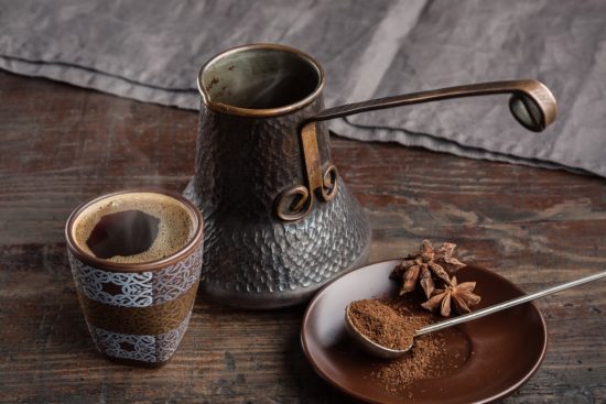 Kako se s kavo lahko rešite komarjev