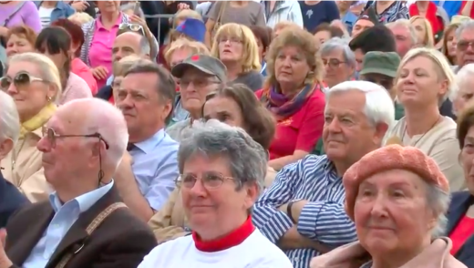 FOTO: Škodljivo obilje: Tako se je zredil politik s 4.750 evri pokojnine