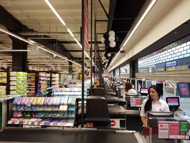 VSEM SO SE SOLZILE OČI OD GANJENOSTI Za to, kar je moški storil na blagajni mariborskega nakupovalnega središča, ne najdemo besed