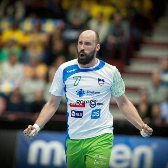 PO PORAZU SLOVENIJE SE JE ZNESEL NAD KAPETANOM Od*** iz Slovenije, vzel si mi 30.000 evrov