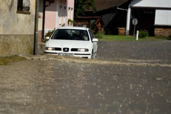 VČERAJ POPLAVLJALO PO SLOVENIJI A kaj, ko nas tudi danes čaka huda ura
