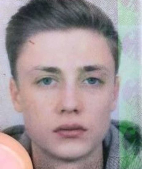 STE VIDELI TEGA 19-LETNIKA? V nakupovalnem središču je zaklal prijateljico