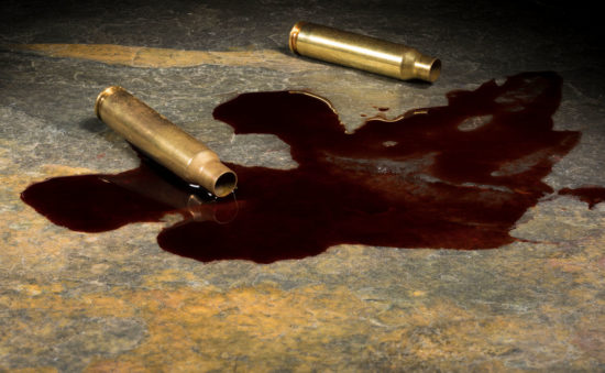 Ubit zloglasni kriminalec: Truplo našli v mlaki krvi na odročni cesti