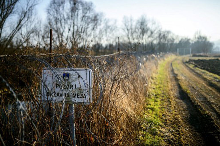 Kako sta Nemec in Italijan mimo mejne kontrole skušala pobegniti v Slovenijo