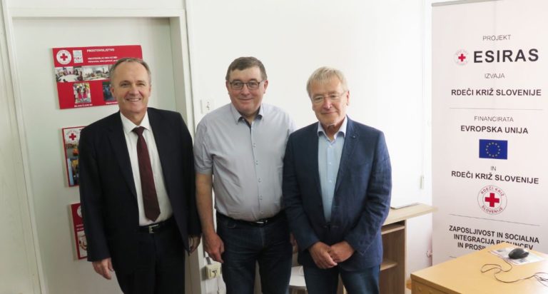 SRAMOTA! Bo Rdeči križ skrbel le še za ilegalne migrante?