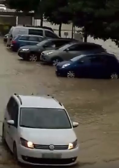 VIDEO: NEVIHTE PONOVNO ZALIVALE STAVBE IN PODIRALE DREVESA A kaj, ko se ponoči spet obeta huda ura