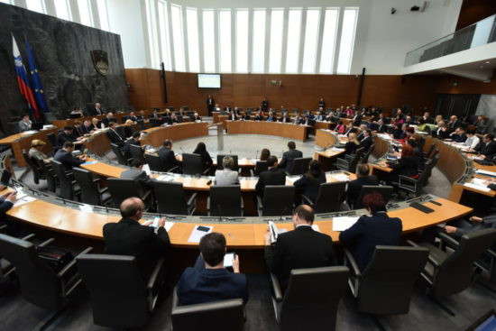 POSLAVLJA SE 54 POSLANCEV Vas zanima, kaj bodo počeli sedaj?