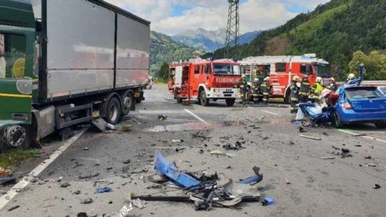FOTO: TRAGEDIJA V BLIŽINI ŠPITALA OB DRAVI 18-letnik na mestu mrtev, brat in sestra na intenzivni negi