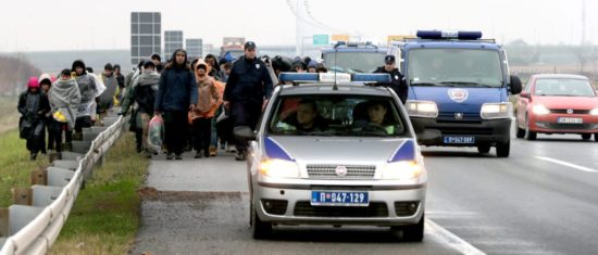 VARNOSTNI ORGANI STRELJALI NA NAPADALNEGA MIGRANTA Hrvaška policija incident potrdila, naša ga zanika