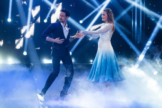 Rebeki padla samozavest: Okrog trebuha ima “šlaufke”, sivi lasje, postarana … IN VSE TO PRIZNA!