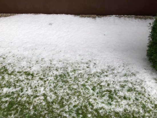 Prižgan rdeč alarm, poglejte, kateremu delu Slovenije grozi toča
