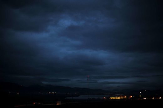 Izredne razmere na Primorskem: Zalite in zaprte ceste, poplavljeni domovi, iz morja reševali plovila