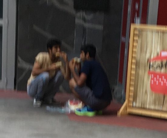 BRALEC NI MOGEL VERJETI SVOJIM OČEM, KO JE VIDEL MIGRANTA »To so očitno nove navade«