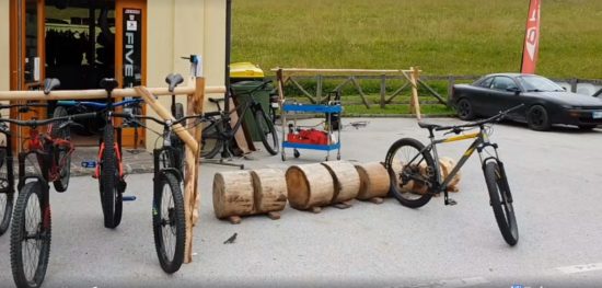 VIDEO: SLOVENSKI ESTRADNIK UJET MED KRAJO KOLESA Posnetek je zaokrožil po facebooku