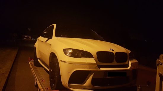 Romun v BMW-ju se jim je zdel sumljiv. Poglejte, kaj so odkrili!