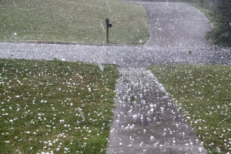 Sloveniji grozi toča: Razglasili alarm od severa do juga