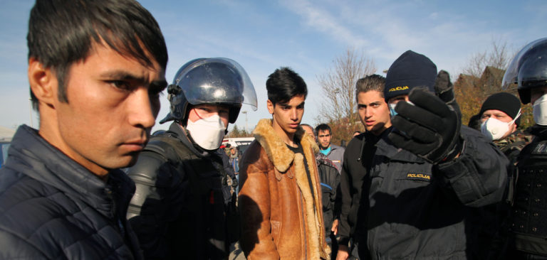 Štajerci se borijo proti migrantom – ne boste verjeli, kje je župan!