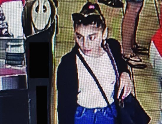 FOTO: Brez besed: Išče jo policija, poglejte, kaj je storila v soboto