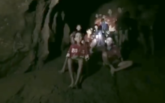 Fantastična novica! Vsi dečki in trener iz tajske jame rešeni!