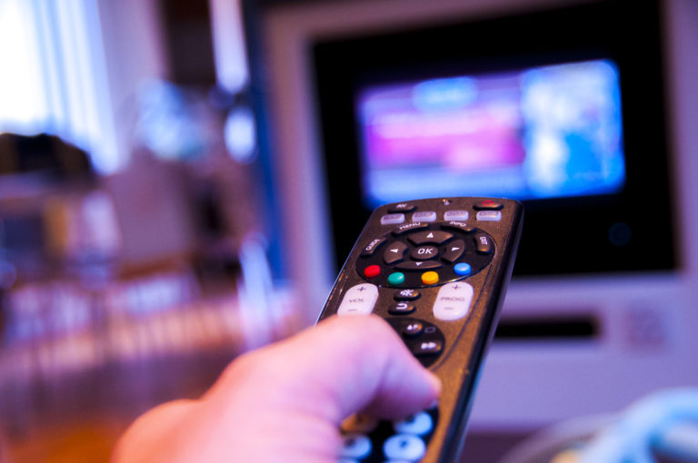 Zaradi televizorja opečena ženska, poškodovana ima tudi dihala