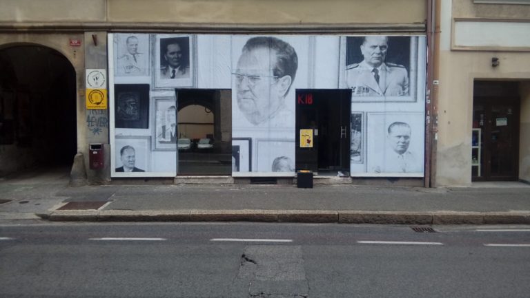 FOTO: V Mariboru slavijo diktatorja, nanj pa nazdravljajo s pivom Komunajzer?!