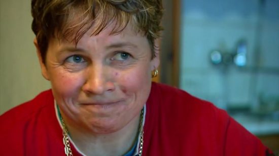 VESNA IZ ŠOVA LJUBEZEN PO DOMAČE ZNOVA V ŽIVLJENJSKI NEVARNOSTI Tokrat je dregnila v gnedo