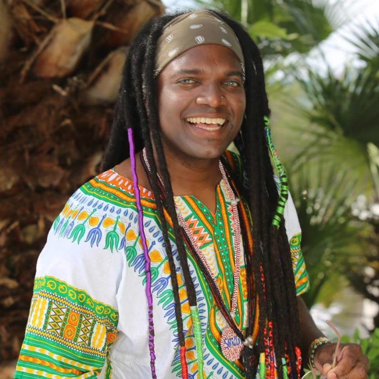 VIDEO: Miki Šarac Tanjo Žagar zamenjal s temnolasim moškim: Je to najbolj “intelektualen” slovenski komad?