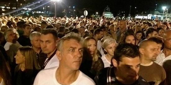 VIDEO: JOKALI BOSTE Tako so pokojnega Oliverja sprejeli v domačem kraju