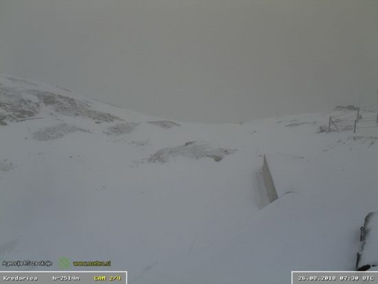FOTO: Sneg na Kredarici: včeraj 11 cm, danes je tako