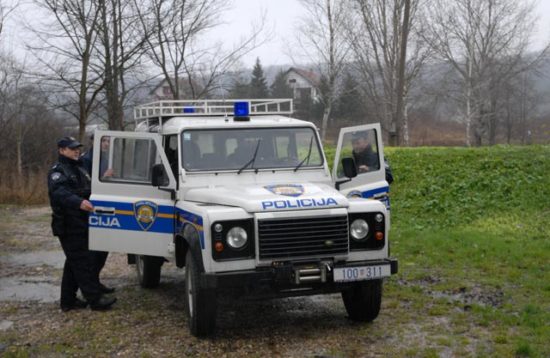 Policija sporoča: Blizu slovensko-hrvaške meje našli skupino migrantov, dva sta mrtva